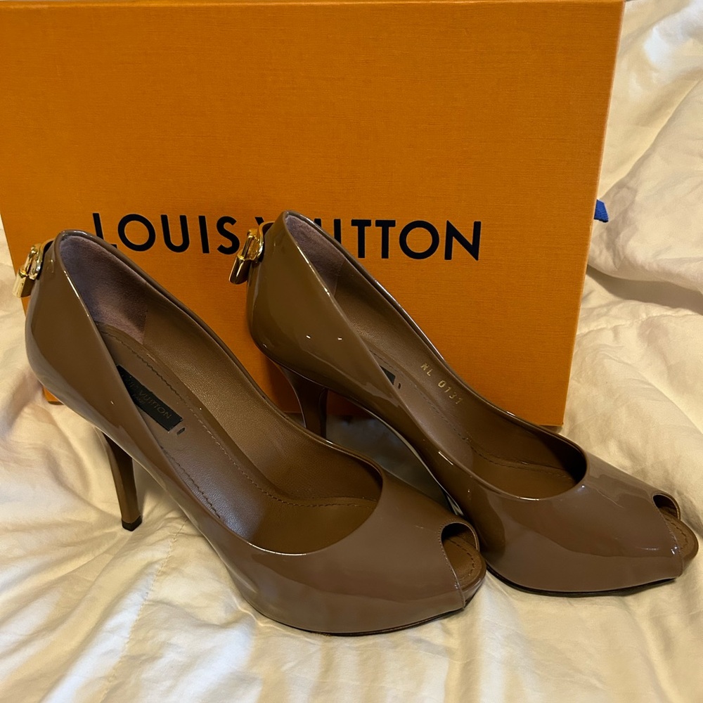 LOUIS VUITTON OH REALLY PATENT PUMPS